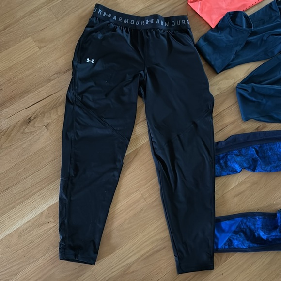 Athleisure wear Women’s size small. Athleta, UA, Nike, SHEIN - Picture 6 of 11